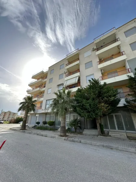 Radhime - Orikum, jap me qera apartament 2+1+Ballkon Kati 1, 50 €