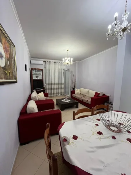 Vlore, jap me qera apartament 1+1+Ballkon Kati 3, 70 m² 50 € (Bulevardi Ismail Qemali)