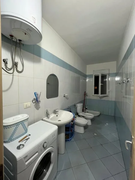 Vlore, jap me qera apartament 1+1+Ballkon Kati 3, 70 m² 50 € (Bulevardi Ismail Qemali)