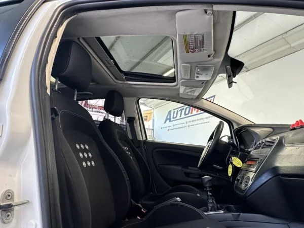 Tirane, shes makine FIAT GRANDE PUNTO Nafte, e bardhë manuale Klima 221.000 km 4.600 €