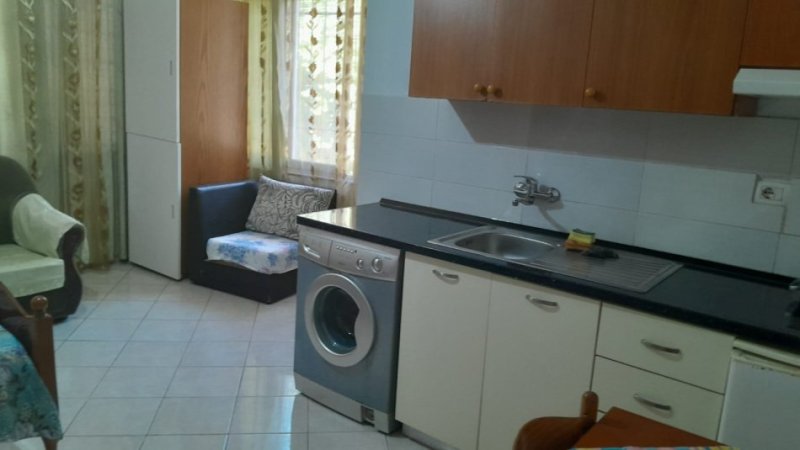 Tirane, Garsoniere me qira 30 m² 198 € (Fuat Toptani)