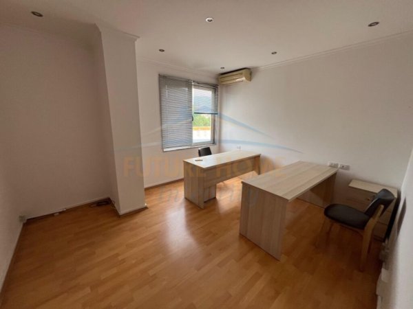 Tirane, jepet me qera ambjent biznesi Kati 5, 157 m² 1.100 € (Bulevardi Zhan Dark)