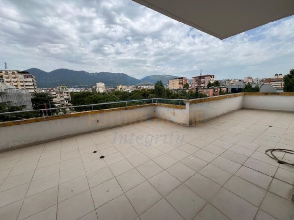 Tirane, jepet me qera ambjent biznesi Kati 5, 157 m² 1.100 € (Bulevardi Zhan Dark)