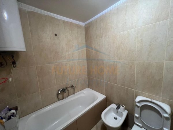 Tirane, jepet me qera ambjent biznesi Kati 5, 157 m² 1.100 € (Bulevardi Zhan Dark)