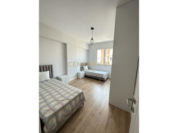 Tirane, jepet me qera apartament 2+1 Kati 4, 113 m² 530 € (liqeni i thate)