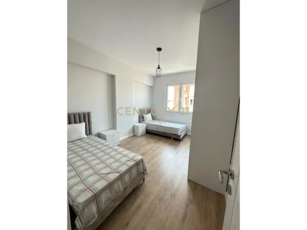 Tirane, jepet me qera apartament 2+1 Kati 4, 113 m² 530 € (liqeni i thate)