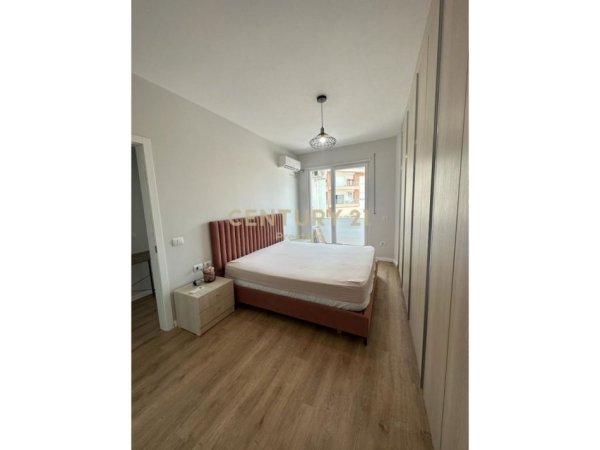 Tirane, jepet me qera apartament 2+1 Kati 4, 113 m² 530 € (liqeni i thate)