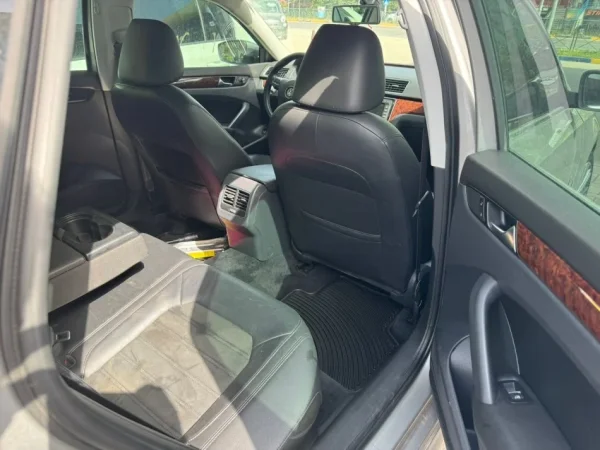 okazionn Tirane, shes 8000€ me sherbime te bera makine passat Nafte, automatik 160.000 km