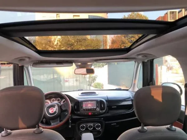 Tirane, shes makine Fiat 500 L trekking full panoramik Benzin+Gaz, e zeze automatik 9.700 €