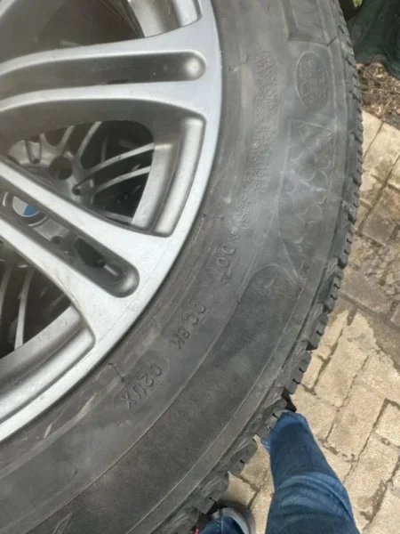 Tirane, shes gome dhe disk disqe BMW r17 per shitje , 400 €