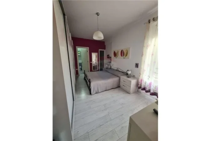 Tirane, shitet apartament 2+1 Kati 2, 94 m² 122.000 € (Shitet 2+1+2+depo prane Bulevardit Migjeni)