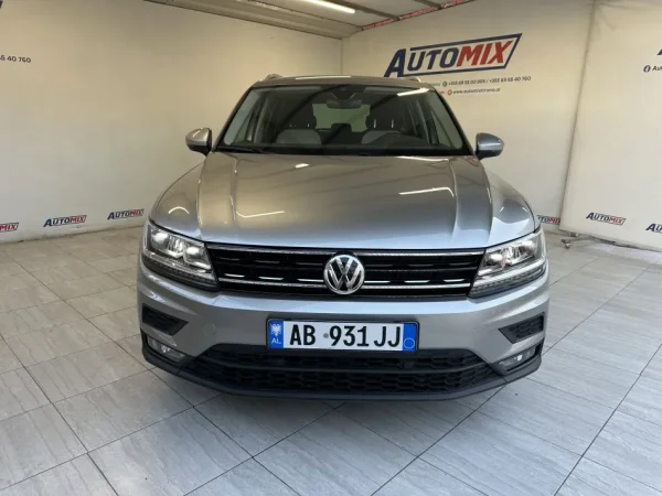 Tirane, shes SUV | Fuoristrad | Xhip VW TIGUAN Nafte, gri metalizato automatik Klima 121.000 km 23.900 €