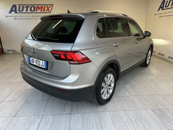 Tirane, shes SUV | Fuoristrad | Xhip VW TIGUAN Nafte, gri metalizato automatik Klima 121.000 km 23.900 €