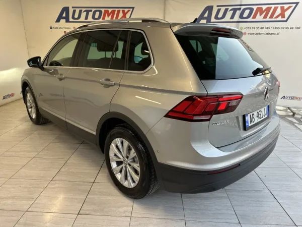 Tirane, shes SUV | Fuoristrad | Xhip VW TIGUAN Nafte, gri metalizato automatik Klima 121.000 km 23.900 €
