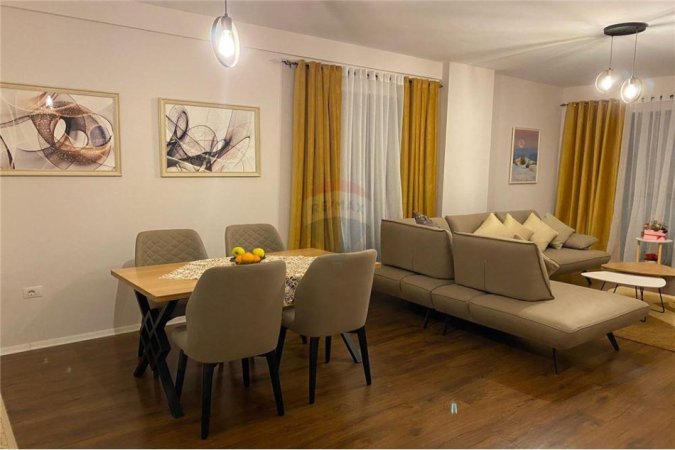 Tirane, jepet me qera apartament 2+1 Kati 5, 100 m² 600 € (QIRA APARTAMENT 2+1+2 KOMPLEKSI ASL!)