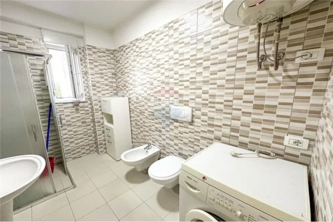 Tirane, jepet me qera apartament 2+1 Kati 3, 92 m² 600 € (Jepet apartament 2+1 me qira te Kompleksi Kontakt!)