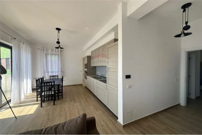 Tirane, jap me qera apartament 3+1 , 122 m² 800 € (APARTAMENT 3+1 NE REZIDENCEN KODRA E DIELLIT)