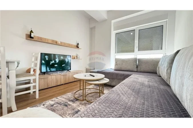 Tirane, jepet me qera apartament 1+1 , 65 m² 350 € (Apartament 1+1 per qira tek Kompleksi Mangalem!)