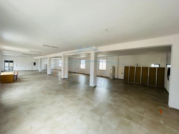Tirane, jepet me qera ambjent biznesi Kati 1, 350 m² 1.300 € (Sauk)