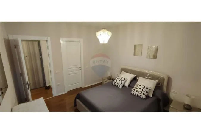 Tirane, jepet me qera apartament 2+1+Ballkon Kati 5, 100 m² 600 € (Rruga e Kongresit te Manastirit)