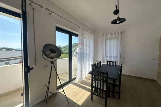 Tirane, jepet me qera apartament 3+1+Ballkon Kati 3, 122 m² 800 € (Kodra e Diellit)
