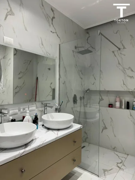 Tirane, shitet apartament 2+1 Kati 4, 115 m² 235.000 € (Kinostudio)