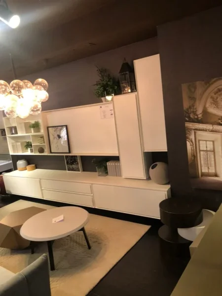 Tirane, jepet me qera ambjent biznesi Kati 2, 350 m² 5.000 € (SHESHI WILLSON)