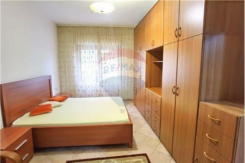 Tirane, jepet me qera apartament 1+1 , 70 m² 520 € (Komuna e Parisit - Lulishtja - Komuna e Parisit, Shqipëri)