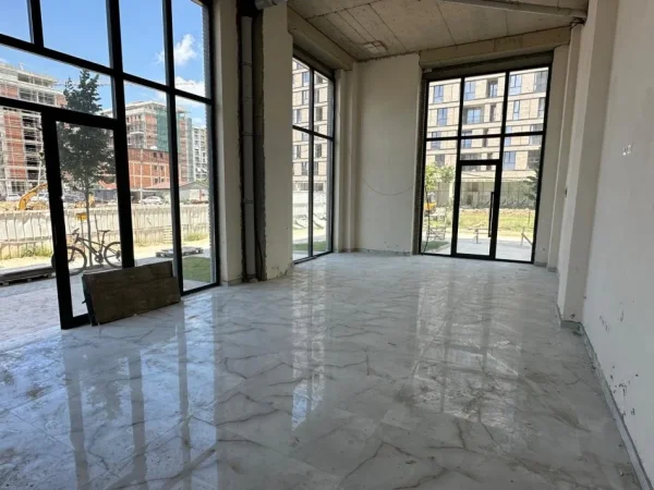 Tirane, jepet me qera ambjent biznesi Kati 0, 63 m² 800 € (ISH FUSHA E AVIACIONIT)