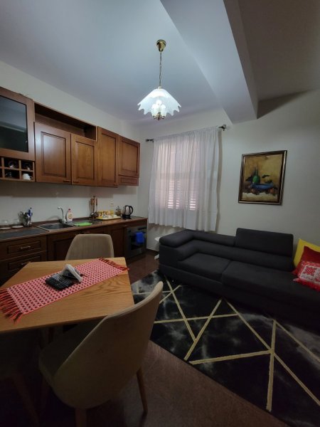 Tirane, jepet me qera apartament 1+1+Ballkon Kati 2, 58 m² 500 € (Rruga e Kosovareve)