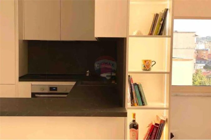 Tirane, jepet me qera apartament 1+1 Kati 5, 75 m² 700 € (Rruga Hoxha Tahsim - Optika Roma - Pazari i Ri)