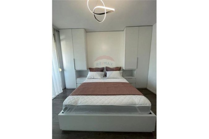 Tirane, jepet me qera apartament 1+1 Kati 5, 75 m² 700 € (Rruga Hoxha Tahsim - Optika Roma - Pazari i Ri)