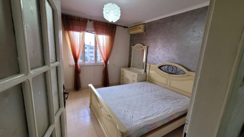 Tirane, jepet me qera apartament 1+1+Ballkon Kati 5, 70 m² 370 € (SHKOLLA E BASHKUAR)