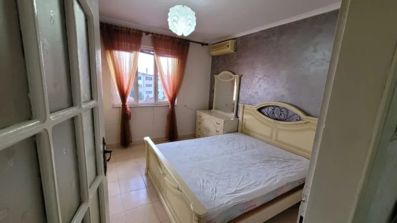 Tirane, jepet me qera apartament 1+1+Ballkon Kati 5, 70 m² 370 € (SHKOLLA E BASHKUAR)