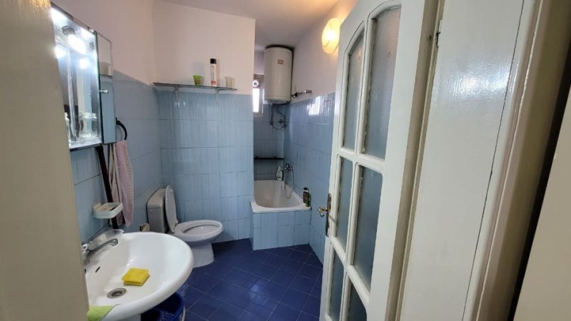 Tirane, jepet me qera apartament 1+1+Ballkon Kati 5, 70 m² 370 € (SHKOLLA E BASHKUAR)