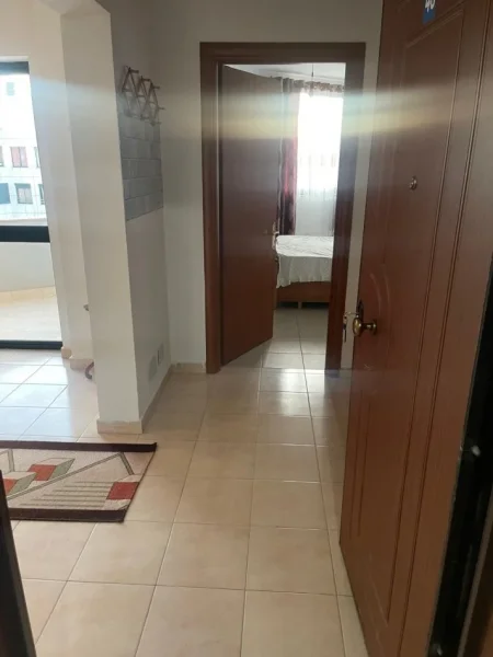 Tirane, jepet me qera apartament 1+1 Kati 9, 80 m² 350 € (Kombinat)