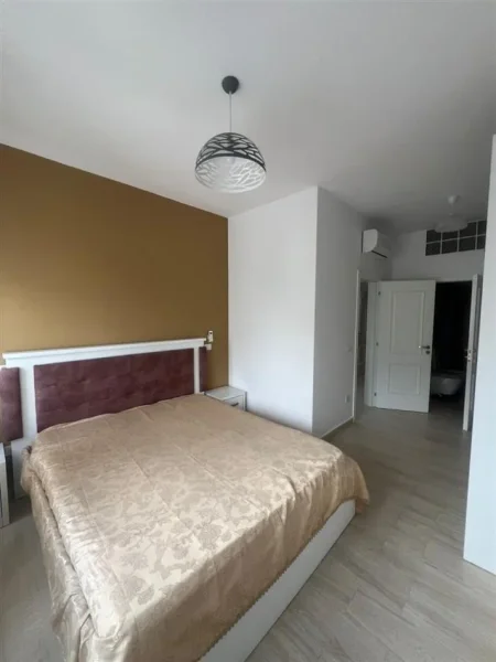 Tirane, jepet me qera apartament 2+1 Kati 4, 105 m² 850 € (Sheshi Skenderbej)
