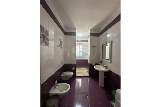 Vlore - Lungomare - Uji i Ftohte, shitet apartament 1+1 Kati 4, 80 m² 90.000 € (Apartament 1+1 ne shitje)