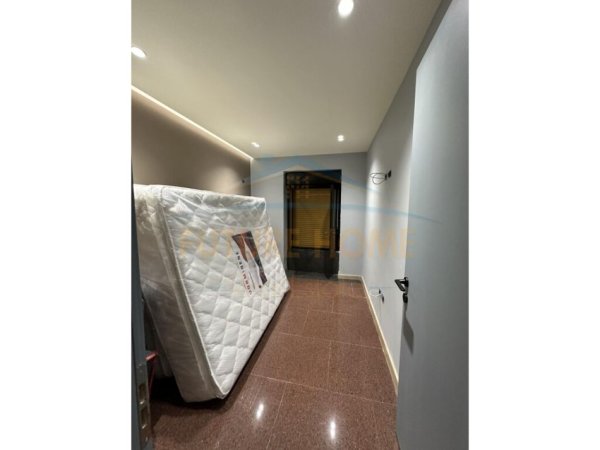 Tirane, jepet me qera apartament 1+1 Kati 1, 57 m² 900 € (SHALLVARET)