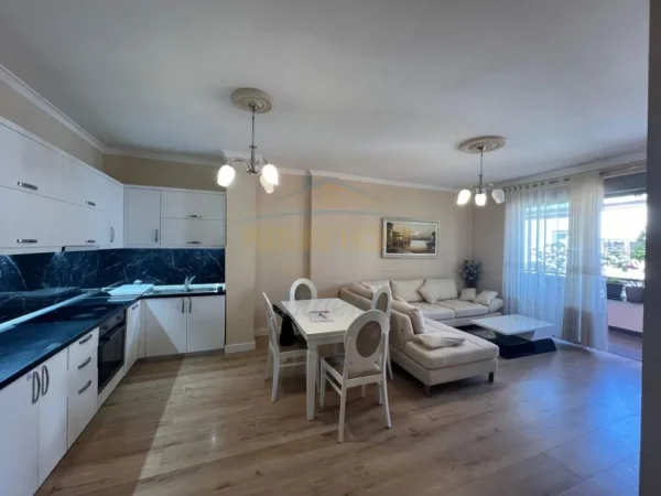 Tirane, jepet me qera apartament 2+1 Kati 6, 83 m² 600 € (Stacioni i Trenit ,Kompleksi Usluga)