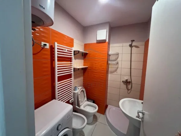 Tirane, jepet me qera apartament 2+1 Kati 6, 83 m² 600 € (Stacioni i Trenit ,Kompleksi Usluga)