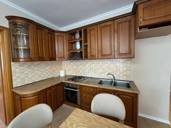 Tirane, shitet apartament 2+1 Kati 6, 95 m² 132.000 € (Unaza e Re)