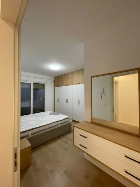 Tirane, jepet me qera DITORE-MUJORE-VJETORE apartament 2+1+Ballkon Kati 4, 160 m² 100 € (teodor keko)