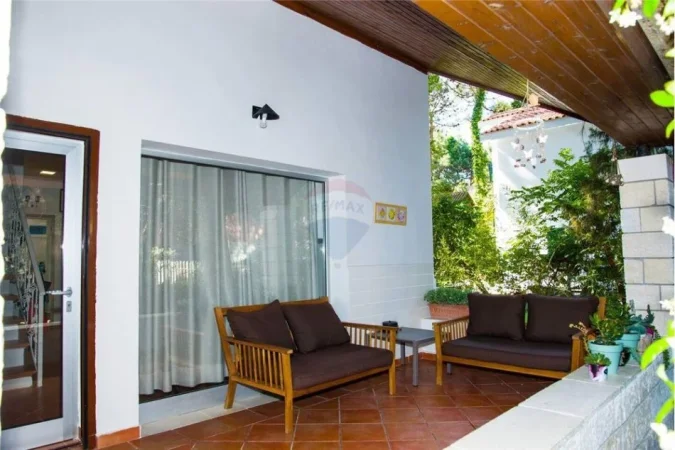 Durres, shitet Vile 2 Katshe , 376 m² 310.000 € (Ofrohet Vile 2 -Kateshe Per Shitje Ne Qerret !)