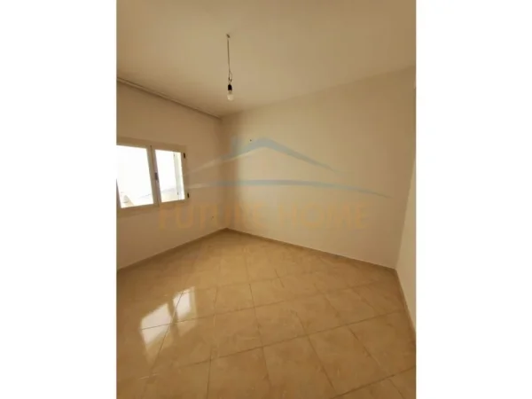 Tirane, shitet apartament 3+1 , (porcelan)