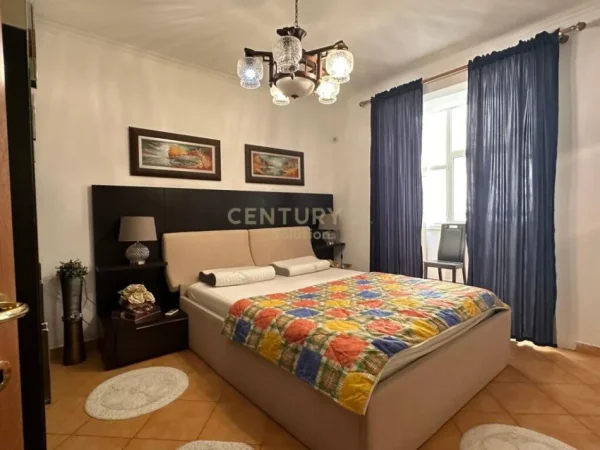 jepet me qera apartament 1+1+Ballkon Kati 4, 80 m² 700 € (Prane Air Albania Stadium)
