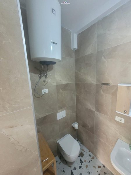 Tirane, jepet me qera garsonier 1+1 Kati 1, 30 m² 300 € (ali demi)