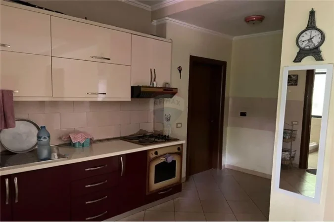 Tirane, shitet 2+1 Kati 1, 100 m² 140.000 € (Shitet Apartament 2+1 Ali Demi)
