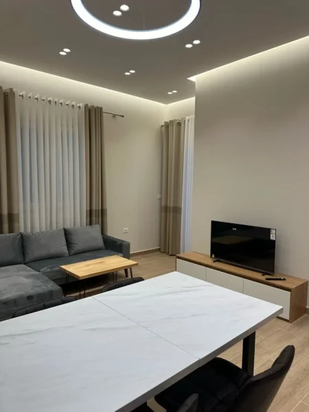 Tirane, jepet me qera apartament 2+1 Kati 1, 80 m² 550 € (Don bosko prane supermarket spar)