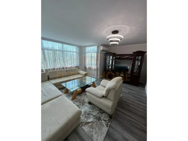 Tirane, jepet me qera apartament 1+1 Kati 6, 82 m² 600 € (Stacioni i Trenit)